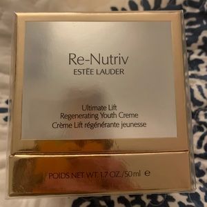 RE-NUTRIV
Ultimate Lift Regenerating Youth Creme